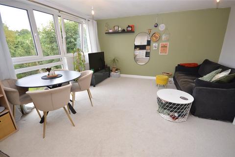 2 bedroom apartment for sale, Lawns Hall Close, Adel, Leeds, West Yorkshire