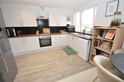 2 bedroom apartment for sale, Lawns Hall Close, Adel, Leeds, West Yorkshire