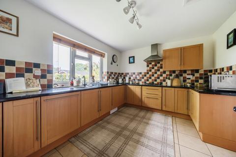 3 bedroom detached bungalow for sale, Hereford HR4