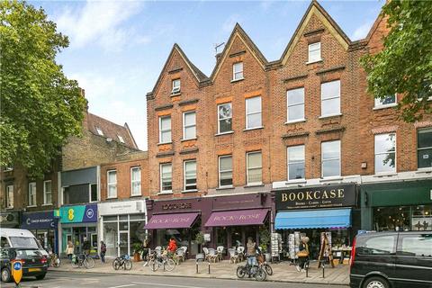 Studio to rent, Chiswick High Road, London, W4