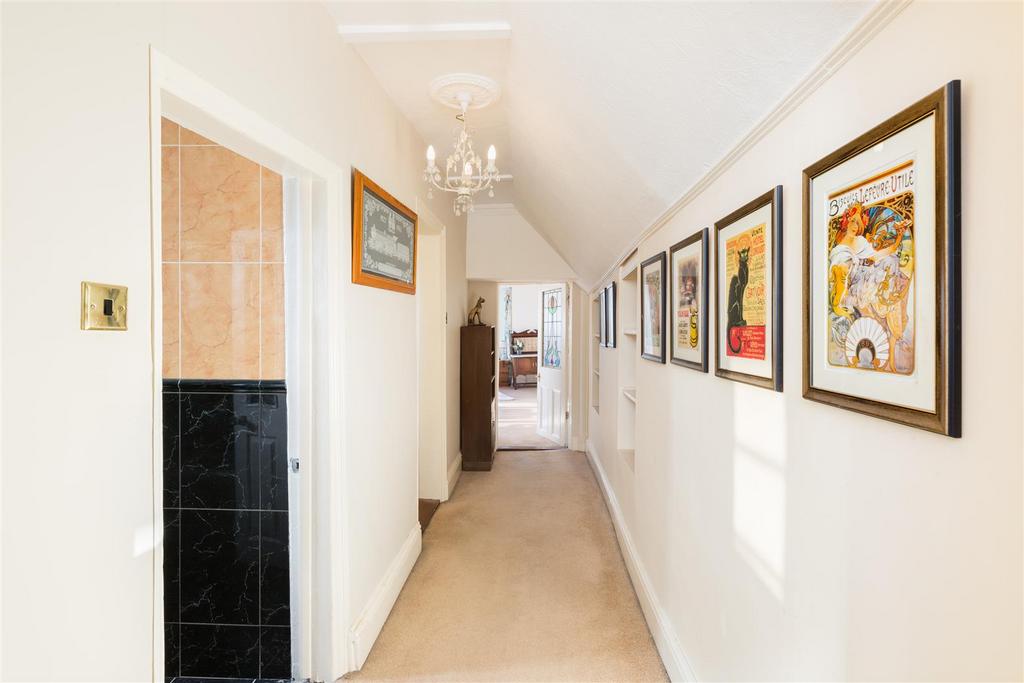 11 Westwood house 20240918 hallway 1.jpg