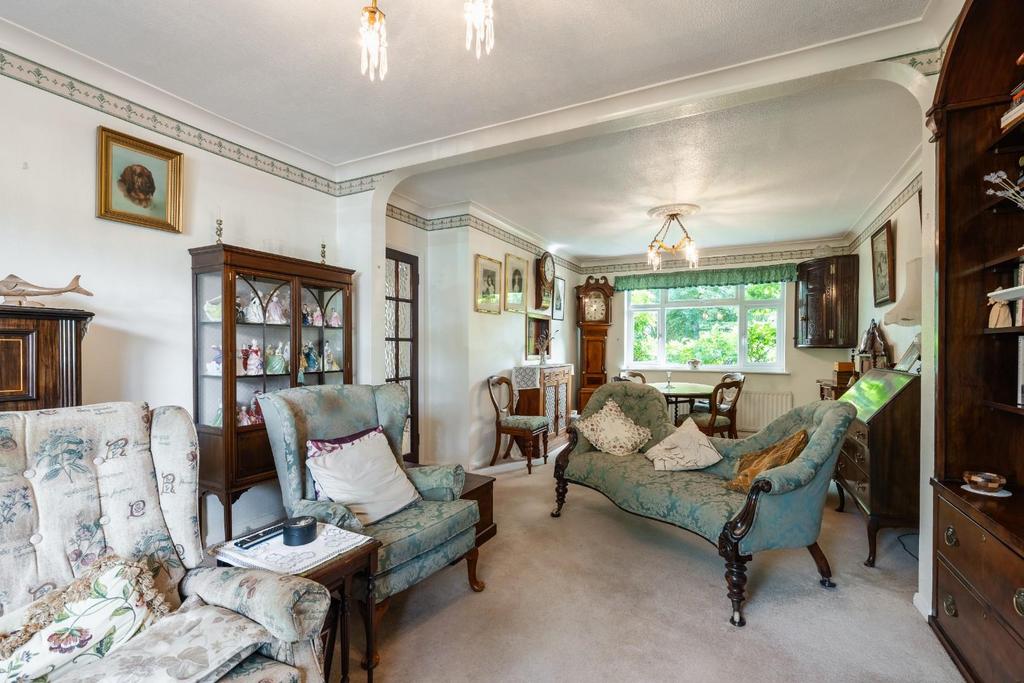 Living dining room-4.jpg