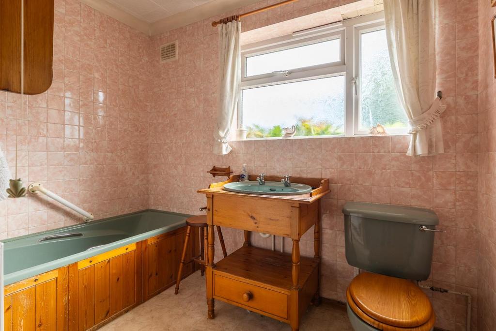 Bathroom-1.jpg