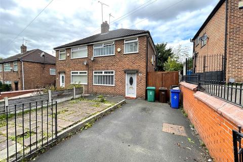 3 bedroom semi-detached house to rent, Berry Brow, Manchester, M40