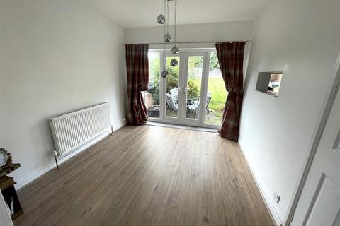 3 bedroom semi-detached house to rent, Berry Brow, Manchester, M40