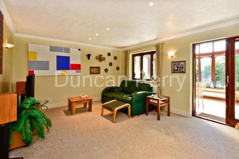4 Anthorne Close, Potters Bar, EN6 1RW