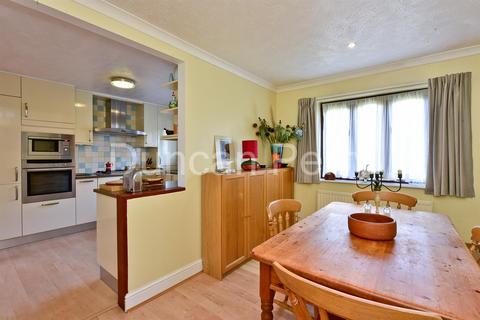 4 Anthorne Close, Potters Bar, EN6 1RW