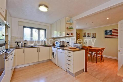 4 Anthorne Close, Potters Bar, EN6 1RW