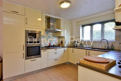 4 Anthorne Close, Potters Bar, EN6 1RW