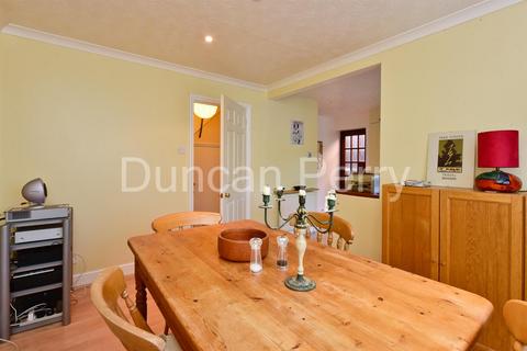 4 Anthorne Close, Potters Bar, EN6 1RW
