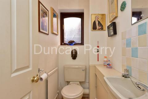 4 Anthorne Close, Potters Bar, EN6 1RW