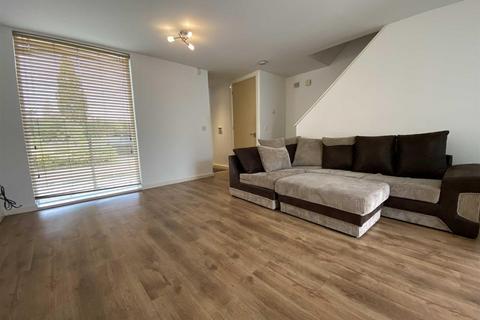 3 bedroom terraced house to rent, Wren Way, Beswick