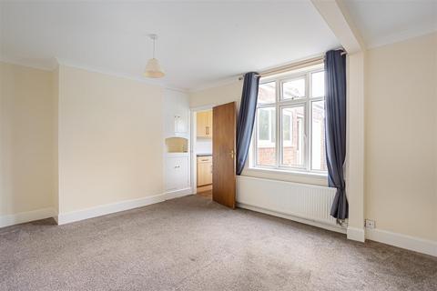 3 bedroom semi-detached house to rent, Myrtle Avenue, Bishopthorpe, York