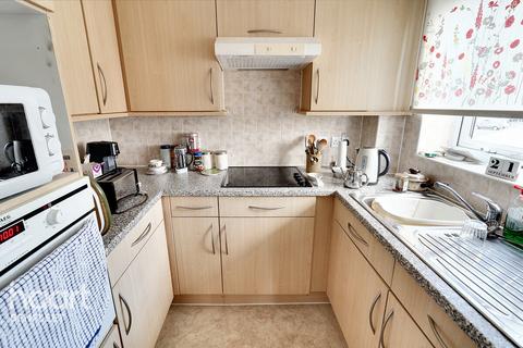 1 bedroom flat for sale, London Road, Benfleet