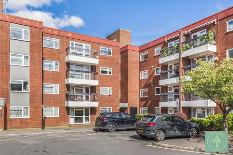 2 bedroom flat for sale, Grange Gardens, London, N14