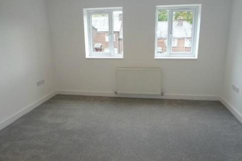 3 bedroom townhouse to rent, Rainsough Brow, Prestwich, M25