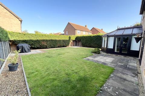 4 bedroom detached house to rent, Priors Gate, PETERBOROUGH PE4