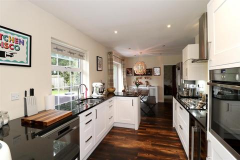 4 bedroom detached house for sale, Chapel Garth, Holme-On-Spalding-Moor, York