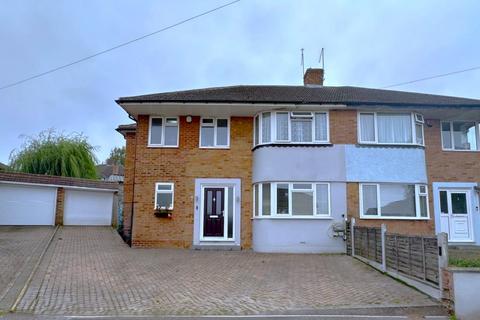 4 bedroom semi-detached house for sale, Ringwood Close, Rainham,