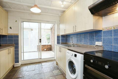 2 bedroom terraced house to rent, Winn Road London SE12