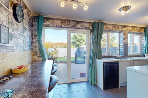 3 bedroom end of terrace house for sale, Lichfield Down, Walnut Tree, Milton Keynes