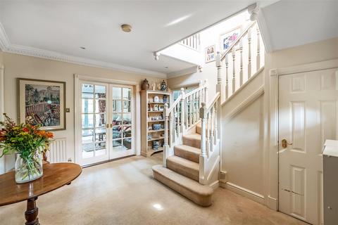7 Mayfield, Leatherhead, KT22 8RS