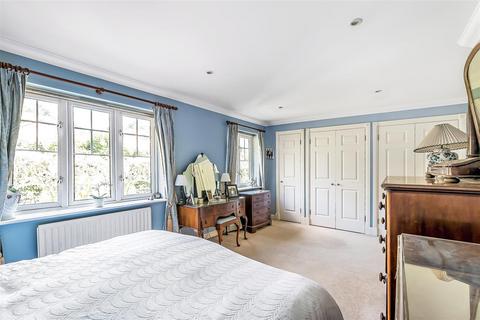 7 Mayfield, Leatherhead, KT22 8RS