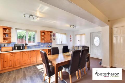 4 bedroom semi-detached house for sale, Kentmere Avenue, Seaburn Dene, Sunderland