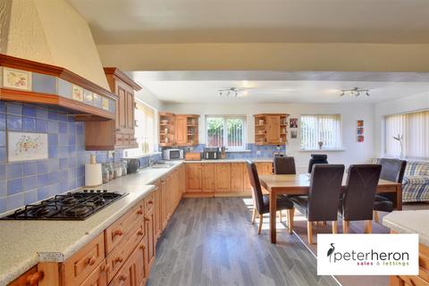 4 bedroom semi-detached house for sale, Kentmere Avenue, Seaburn Dene, Sunderland