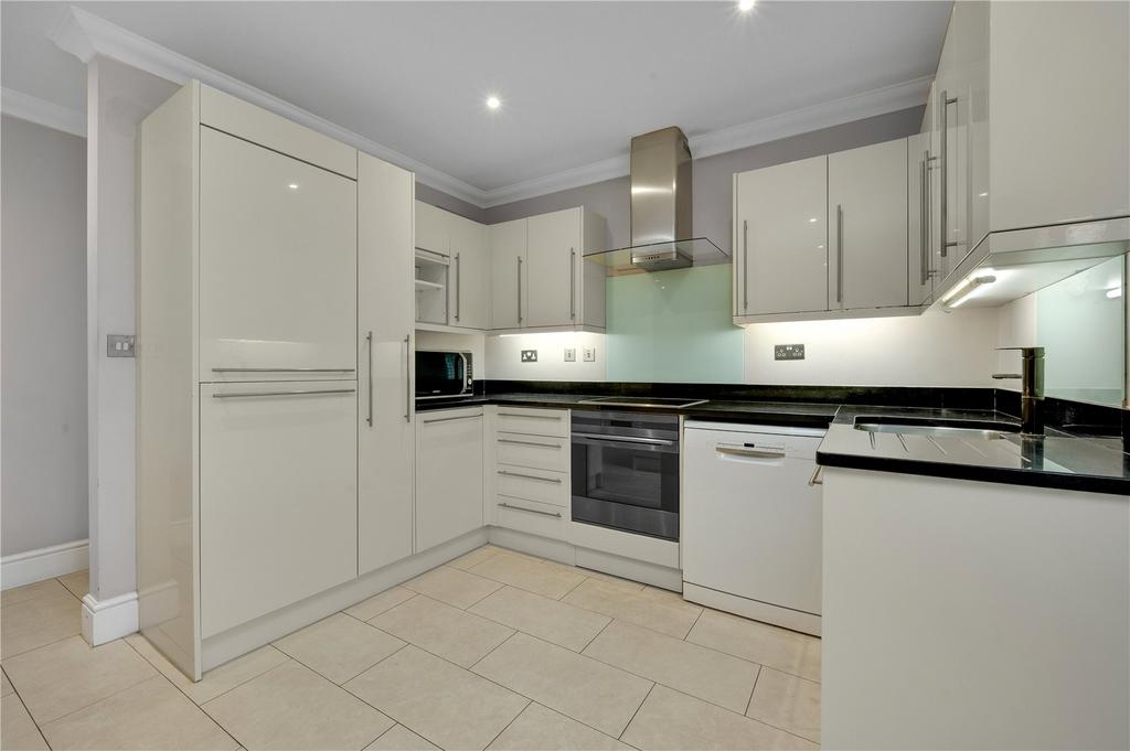 Kitchen/B'fast Room