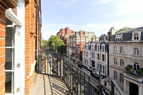 3 bedroom flat to rent, Palace Gate, London W8