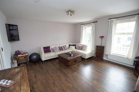 4 bedroom townhouse to rent, Raynville Way, Leeds