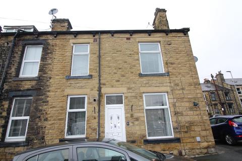 3 bedroom end of terrace house to rent, Eggleston Street, Leeds