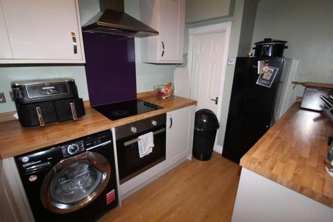 3 bedroom end of terrace house to rent, Eggleston Street, Leeds