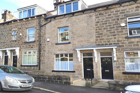 2 bedroom terraced house to rent, Rose Avenue, LS18