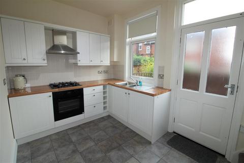 2 bedroom terraced house to rent, Rose Avenue, LS18