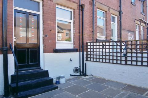 2 bedroom terraced house to rent, Rose Avenue, LS18