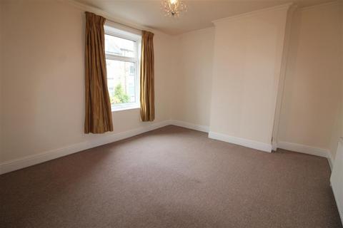 2 bedroom terraced house to rent, Rose Avenue, LS18