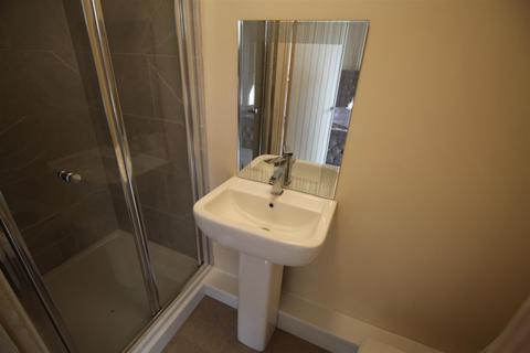 1 bedroom in a house share to rent, Coniston Grove, Heaton, Bradford