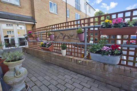 2 bedroom flat for sale, Folkestone Road, Dover, CT17