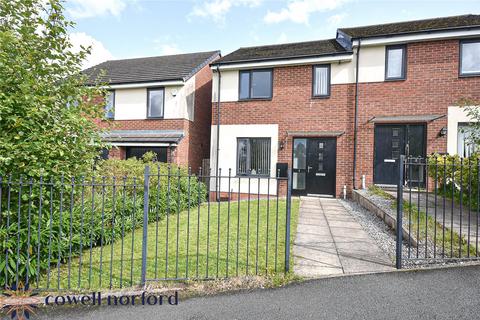 3 bedroom semi-detached house to rent, Summerset Avenue, Greater Manchester OL11