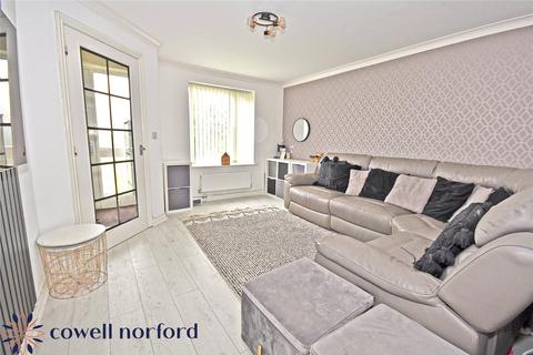 3 bedroom semi-detached house to rent, Summerset Avenue, Greater Manchester OL11