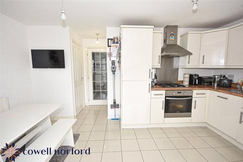 3 bedroom semi-detached house to rent, Summerset Avenue, Greater Manchester OL11