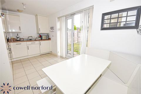 3 bedroom semi-detached house to rent, Summerset Avenue, Greater Manchester OL11