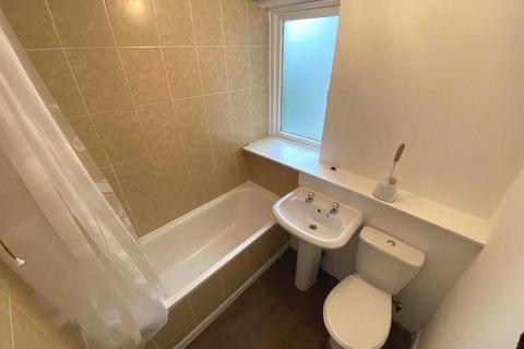 2 bedroom flat to rent, Greenrigg Road, Glasgow G67