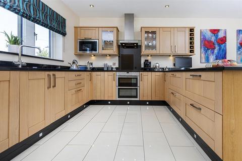 4 bedroom detached house for sale, Long Lane, Honley, Holmfirth