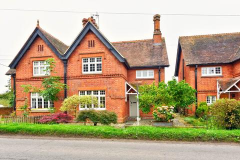 3 bedroom semi-detached house for sale, Mill End, Henley On Thames