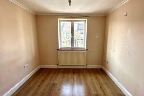 2 bedroom flat for sale, Flat 4, 70 Bungalow Road, South Norwood, London, SE25 6JZ