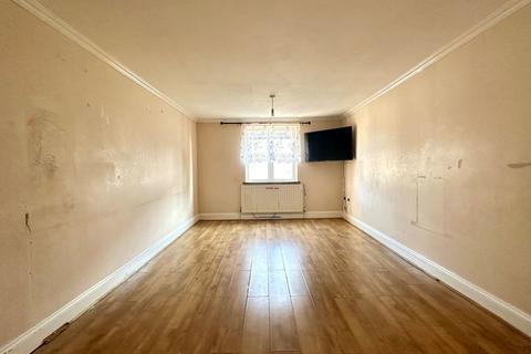 2 bedroom flat for sale, Flat 4, 70 Bungalow Road, South Norwood, London, SE25 6JZ