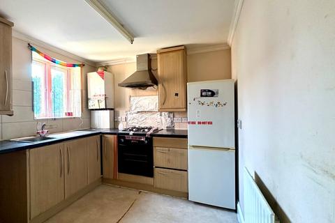 2 bedroom flat for sale, Flat 4, 70 Bungalow Road, South Norwood, London, SE25 6JZ